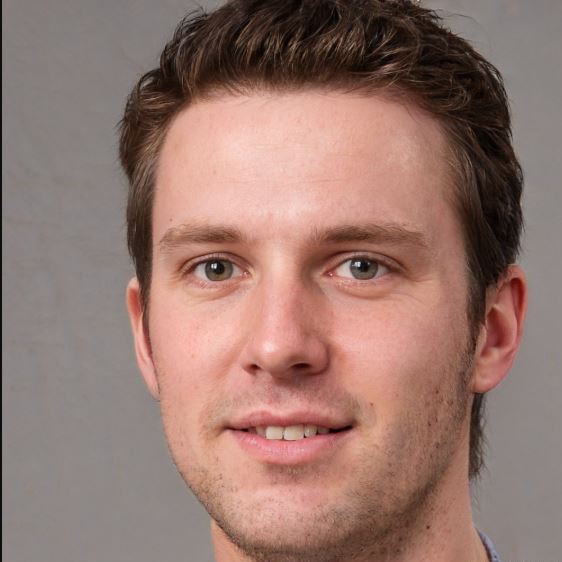 Lukas M.
